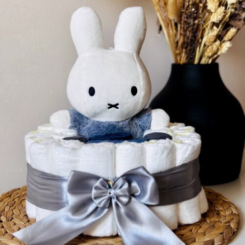 Luiertaart met Nijntje Fluffy Blauw handgemaakt kraamcadeau