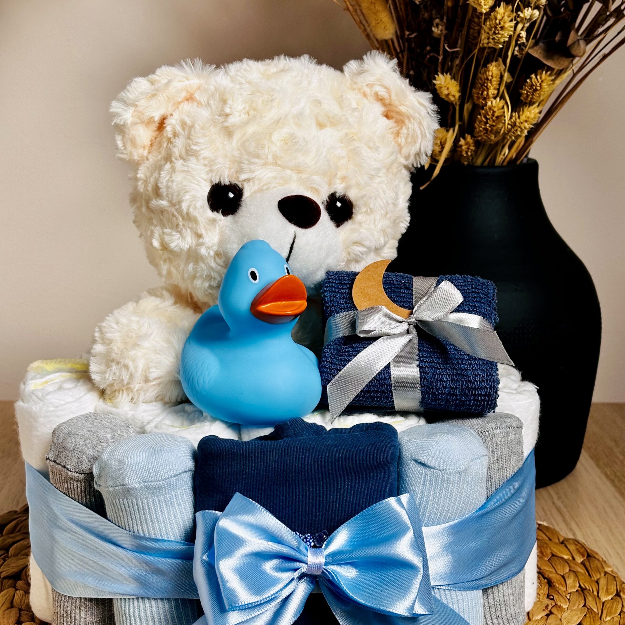 Decoratieve Luiertaart Jongen Luiertaart met beertje in blauw handgemaakt